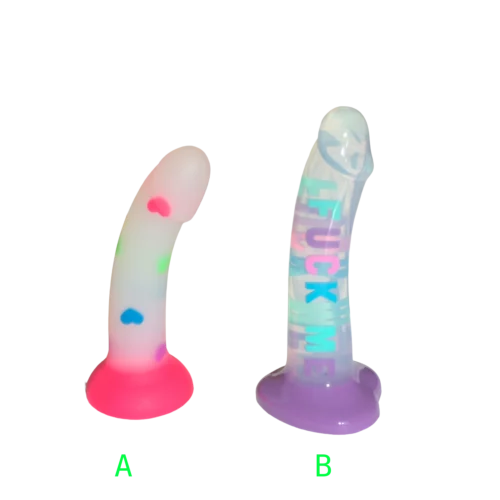Girly dildo srdíčka a Fuck me